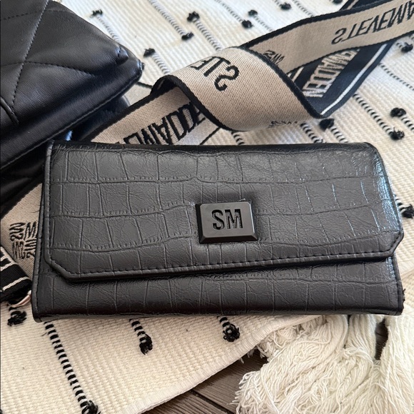 Steve Madden Black Quilted Crossbody Bag with Wallet - Picture 4 of 5